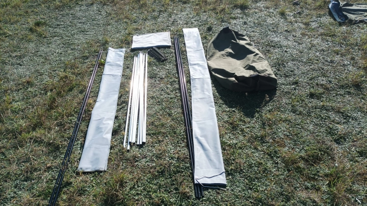 Stelaże do namiotu z workami